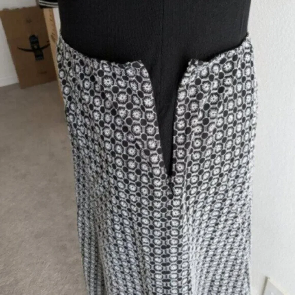 Beautiful Black and White Nine West skirt with embordered fabric